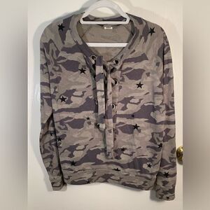 Monrow EUC camouflage print front lace up sweatshirt Size Small